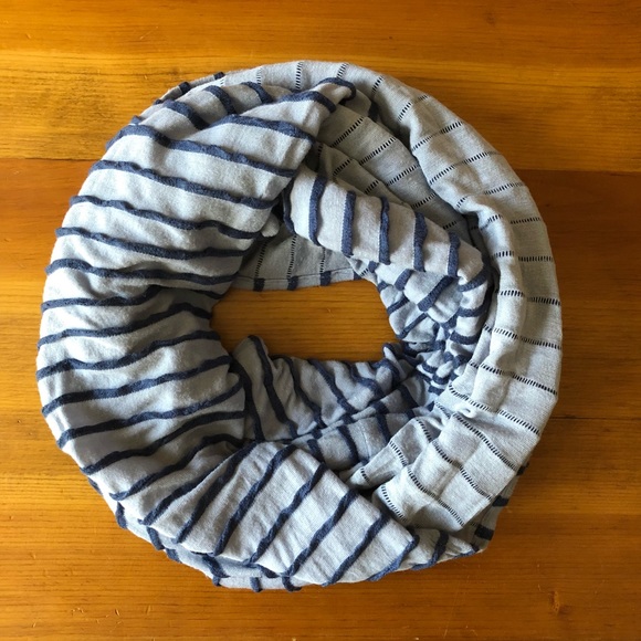 🌾Pale blue infinity scarf - Picture 2 of 3